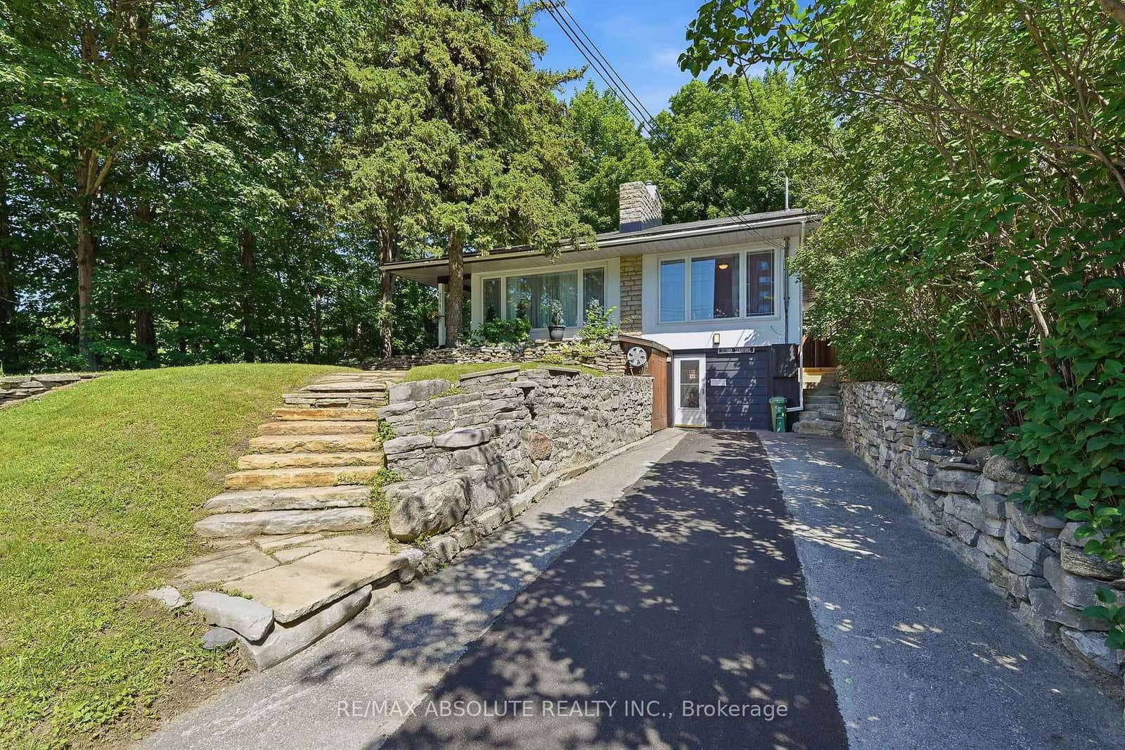 829 Montreal Road, Ottawa, ON — photo 2