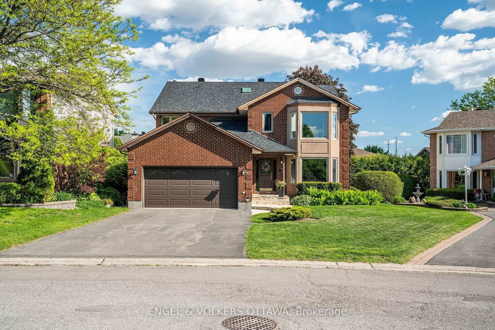30 Huntings End Avenue, Kanata, ON