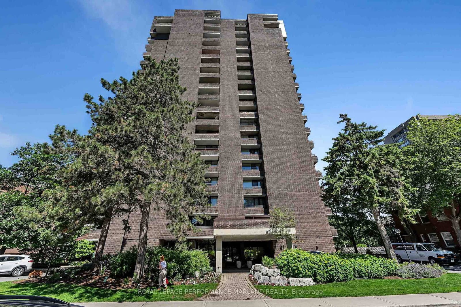 1903 - 71 Somerset Street, Ottawa, ON