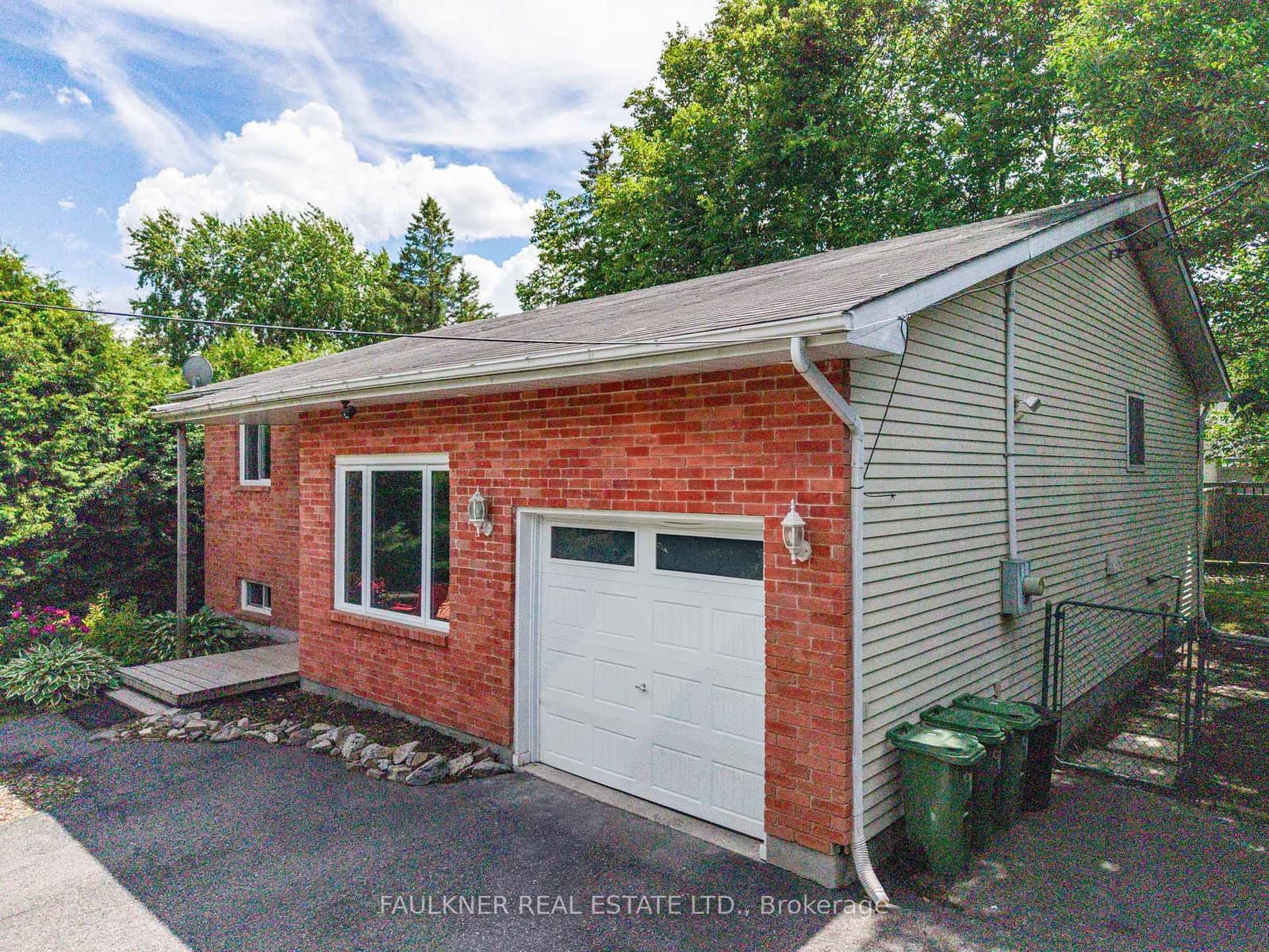 2 Caribou Avenue, Stittsville, ON — photo 2