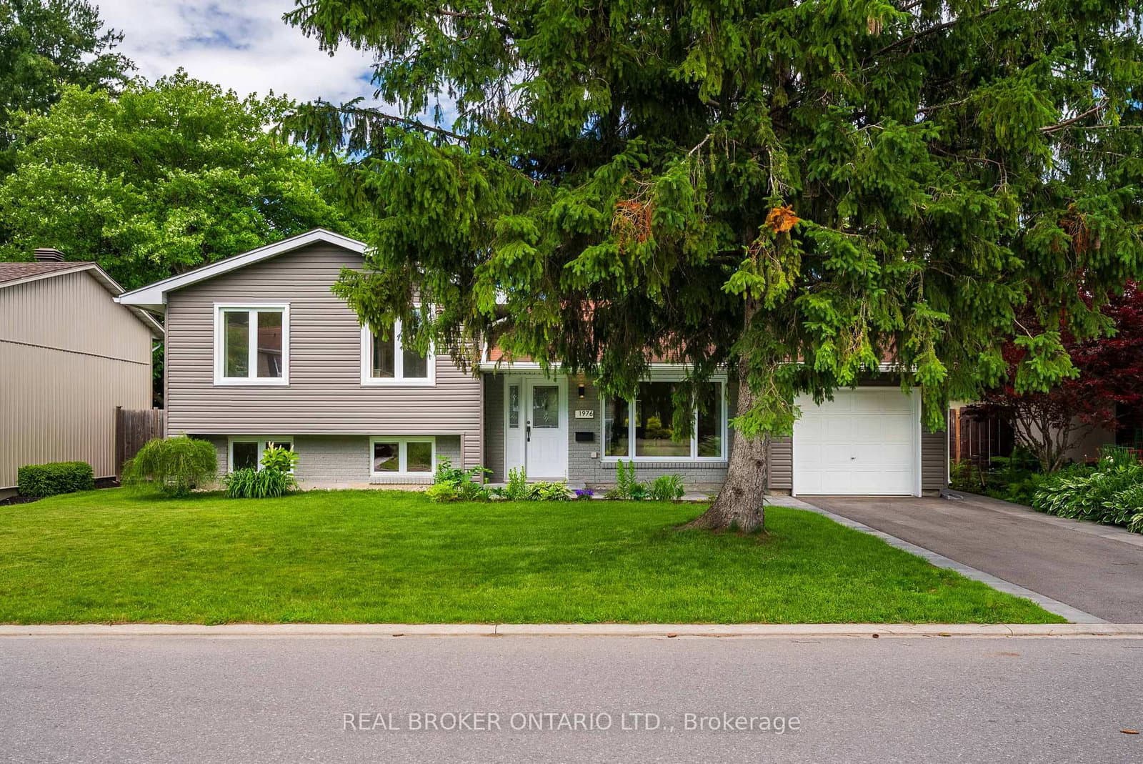 1976 Marquis Avenue, Ottawa, ON