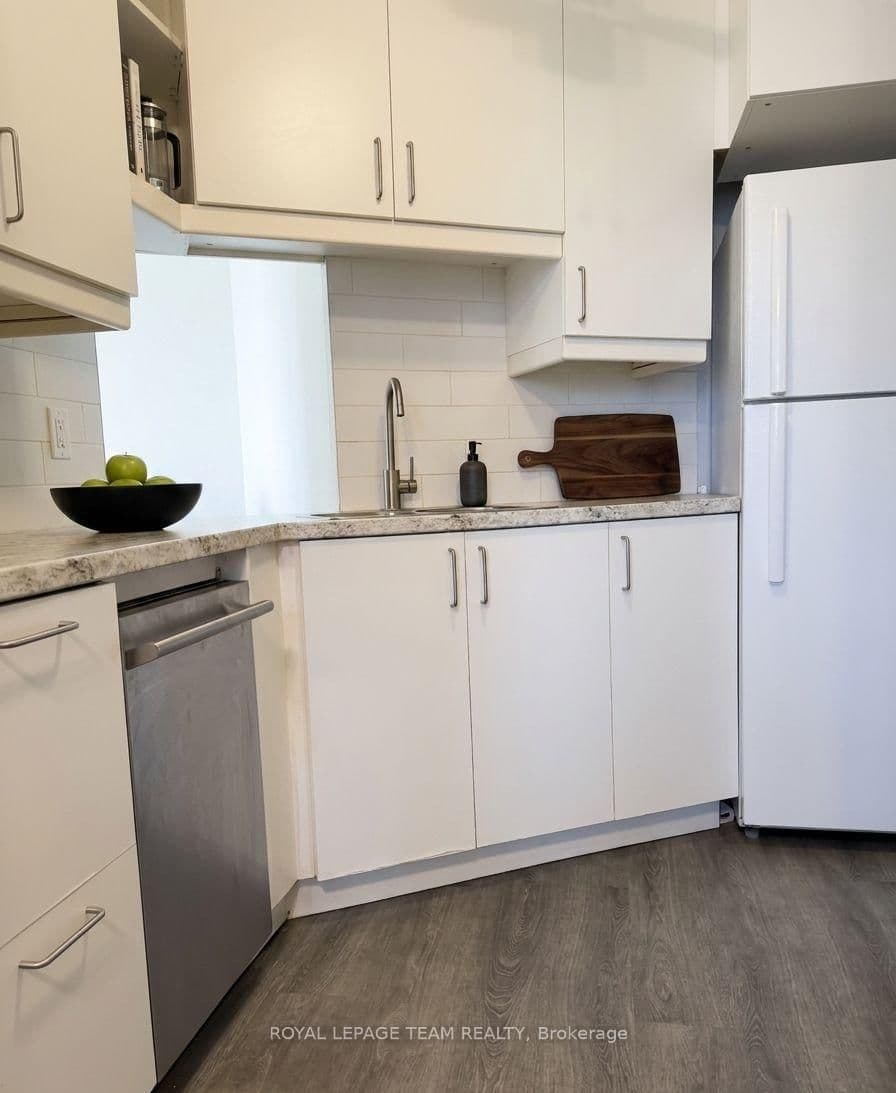 313 - 2020 Jasmine Crescent, Ottawa, ON — photo 3