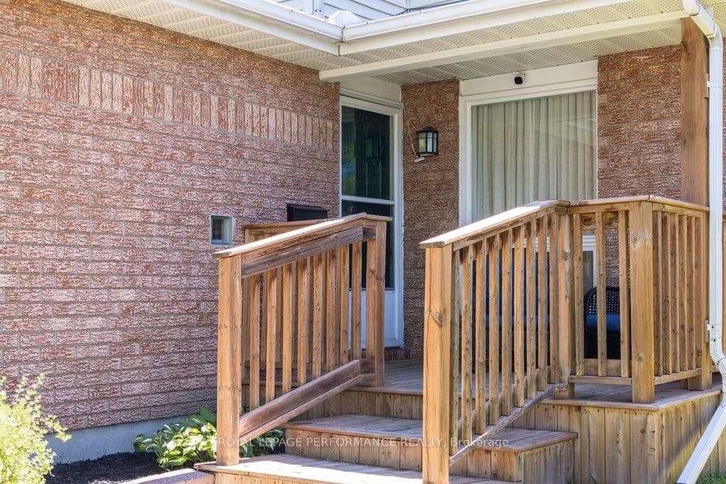 38 Burlington Crescent, Ottawa, ON — photo 2