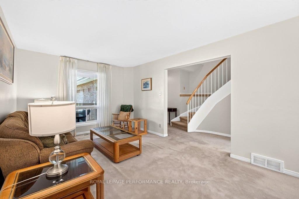 38 Burlington Crescent, Ottawa, ON — photo 3