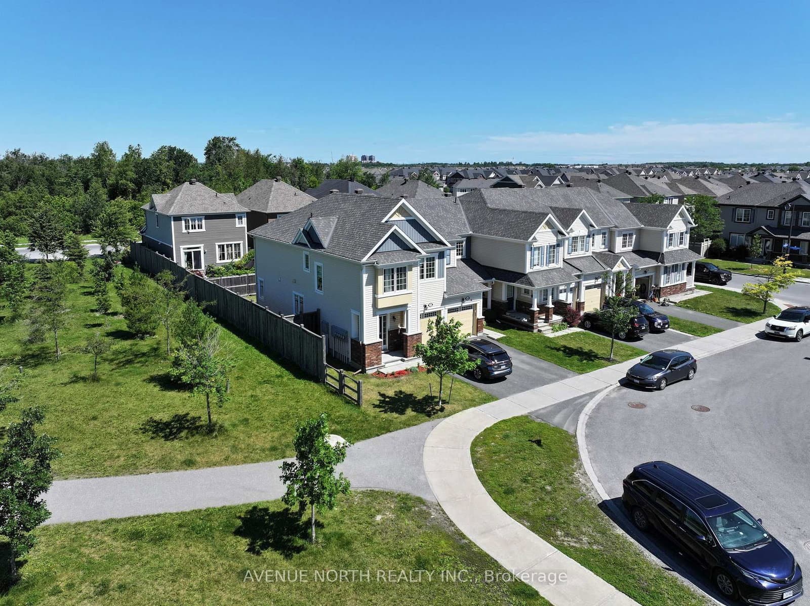 558 Ensatina Crescent, Ottawa, ON