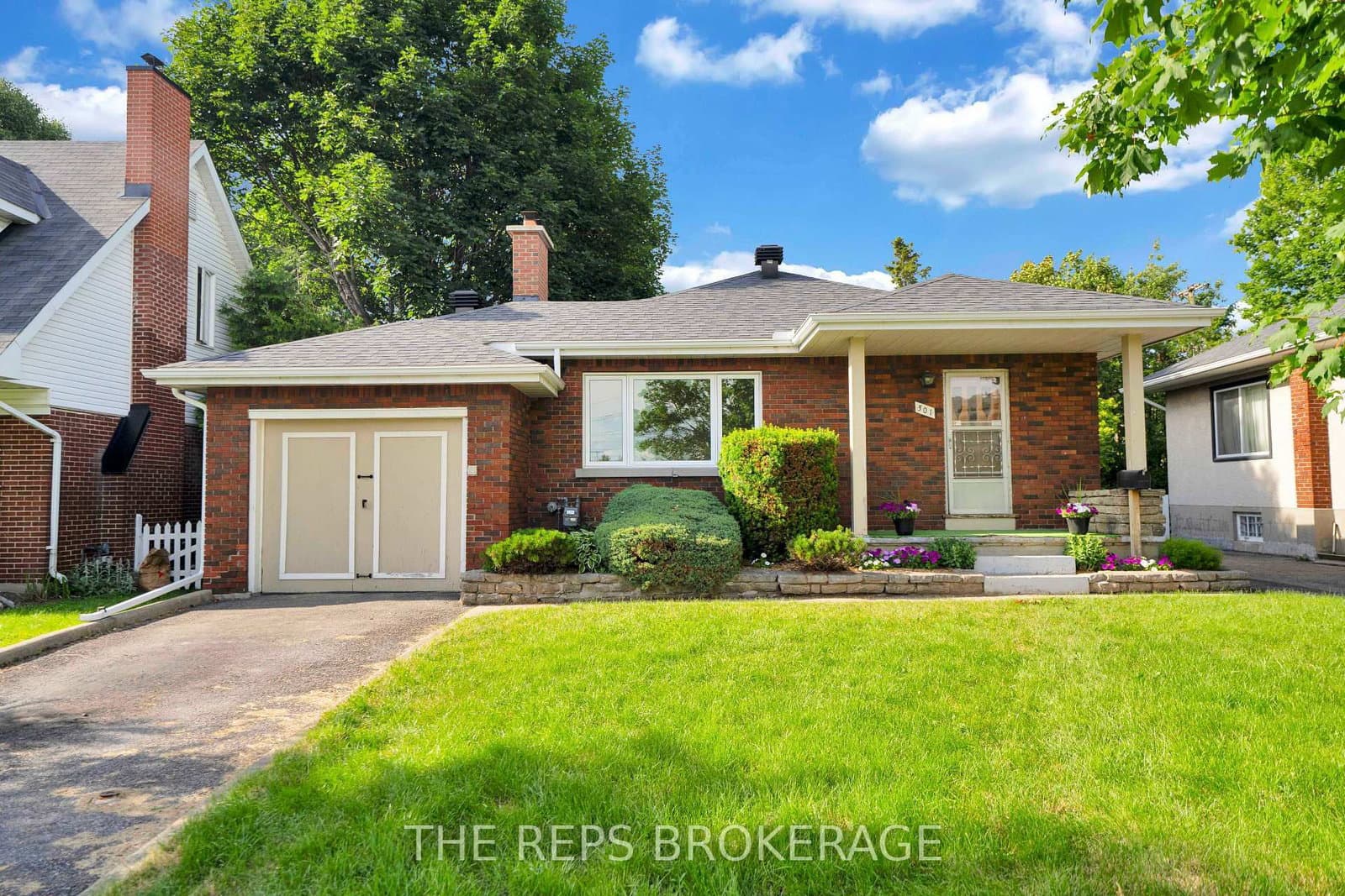 301 Knox Crescent, Ottawa, ON