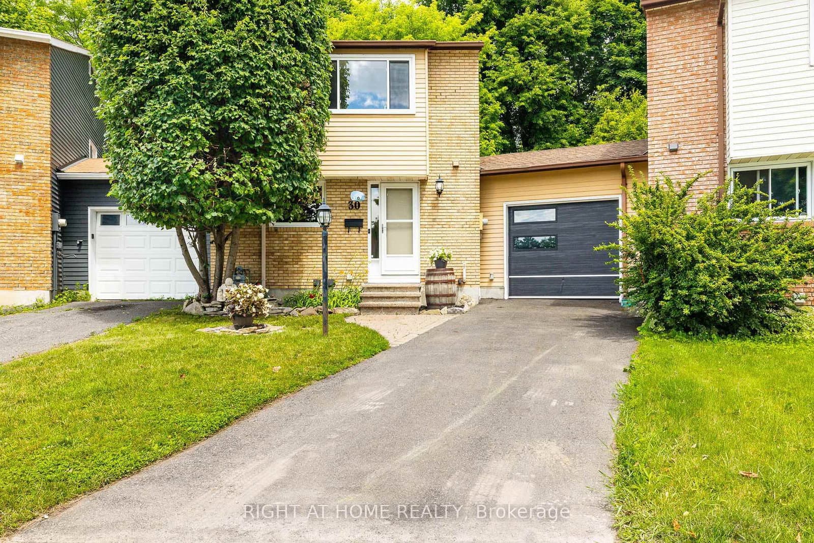 30 Berkshire Way, Barrhaven, ON