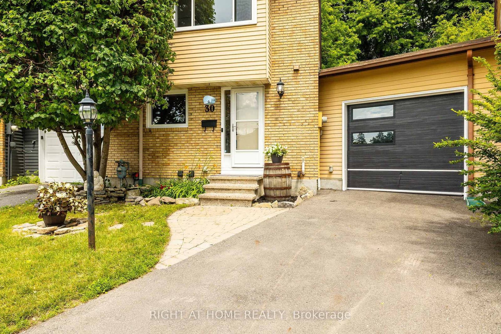 30 Berkshire Way, Barrhaven, ON — photo 3