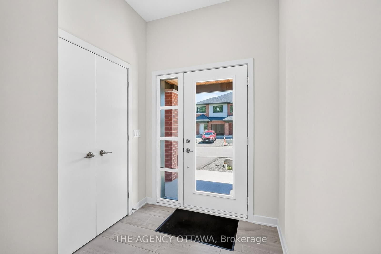 1005 Kitigan Grove, Ottawa, ON — photo 2