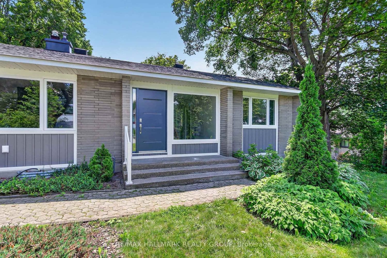 1054 Chelsea Drive, Ottawa, ON — photo 2