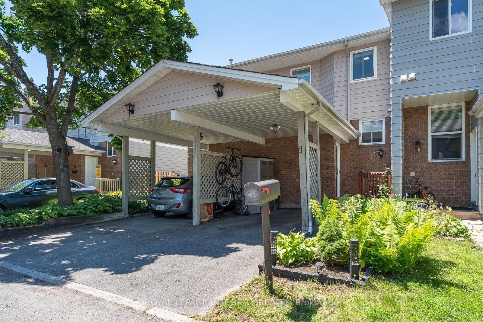 16 Stamford Private, Ottawa, ON — photo 2