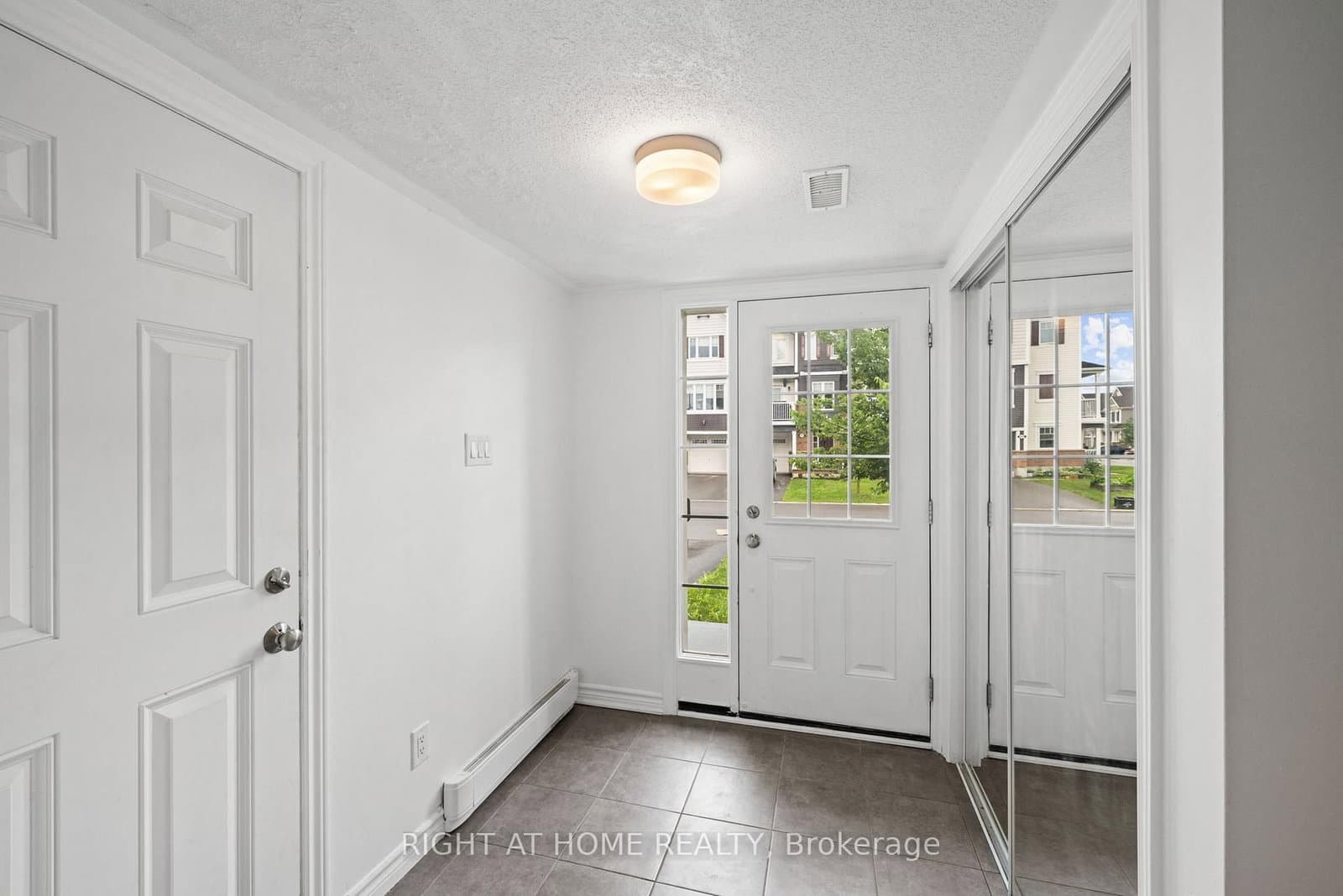 403 GERARDIA Lane, Ottawa, ON — photo 3