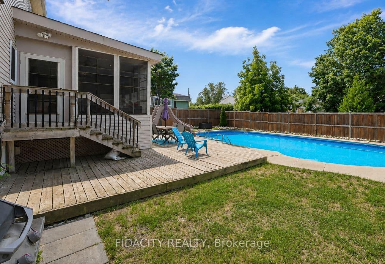 13 Poole Creek Crescent, Stittsville, ON — photo 2