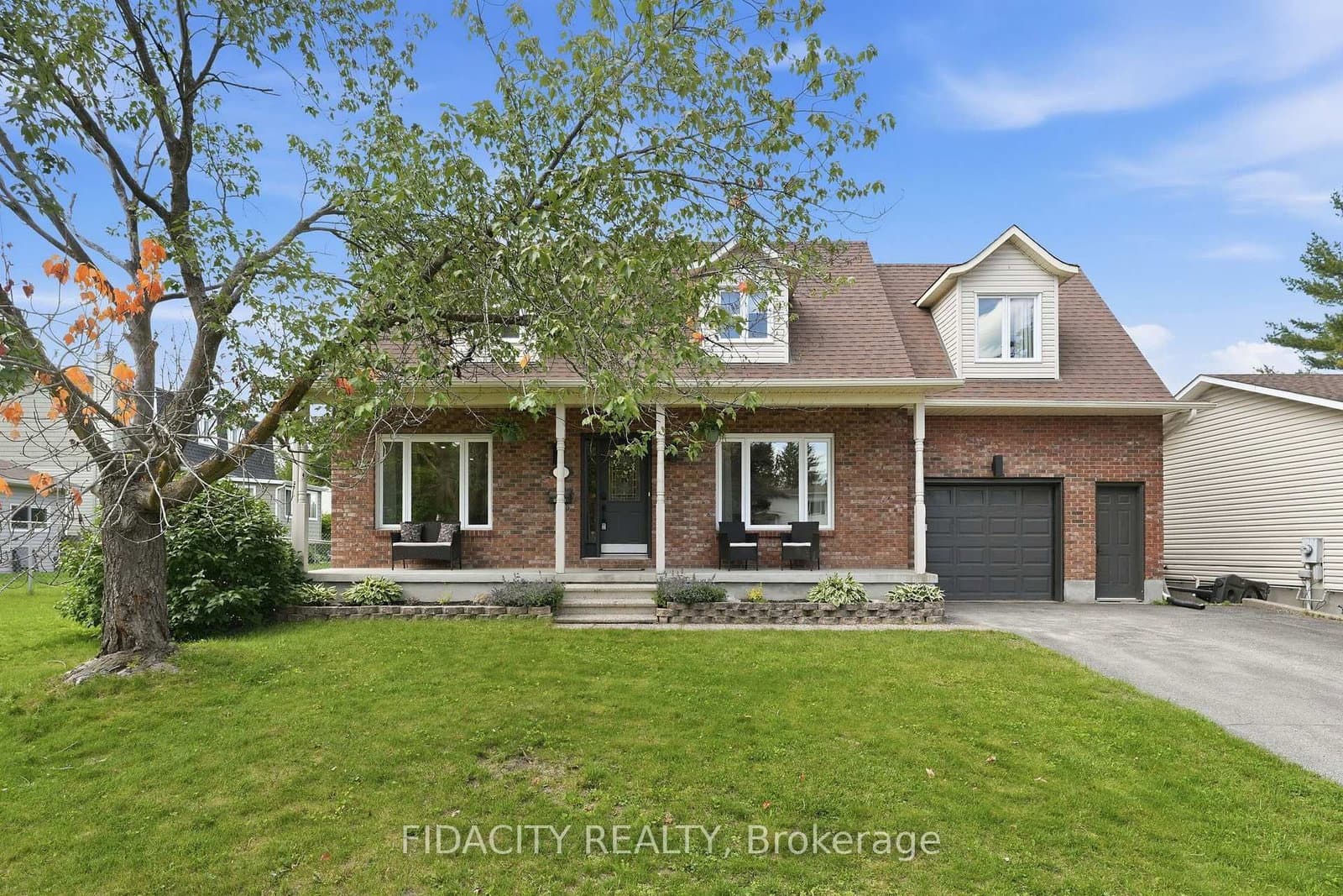 13 Poole Creek Crescent, Stittsville, ON — photo 3