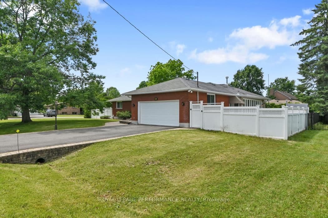 23 Elma Street, Ottawa, ON — photo 2