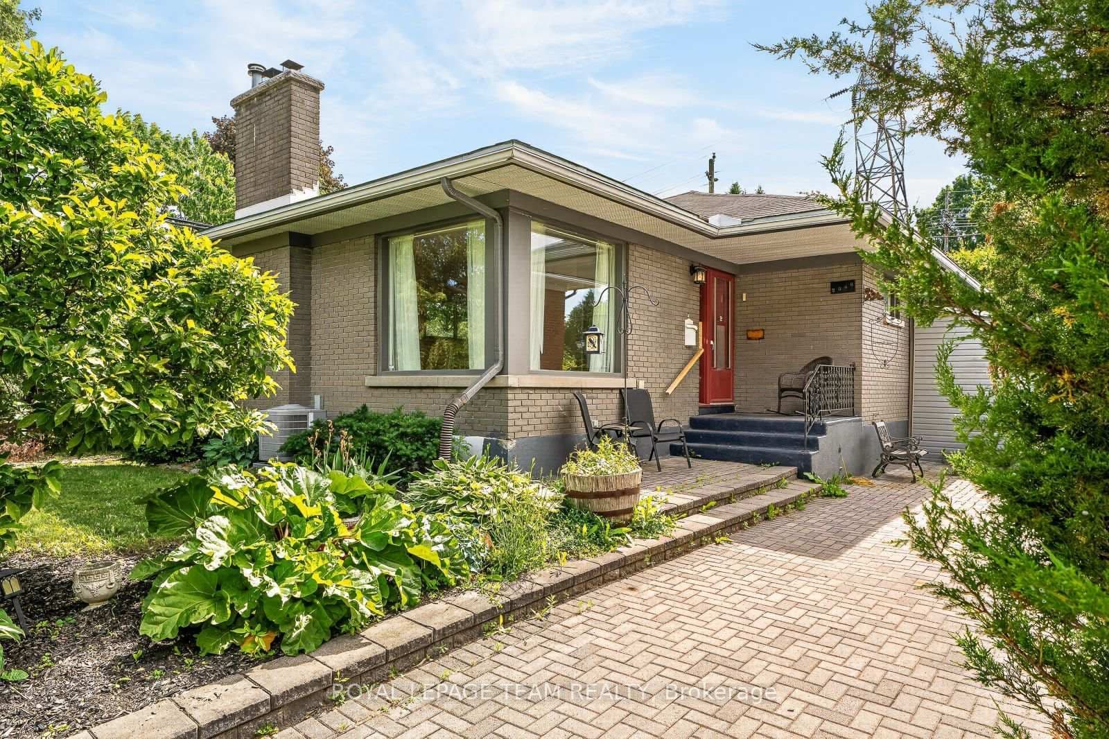 2046 Dorval Avenue, Ottawa, ON