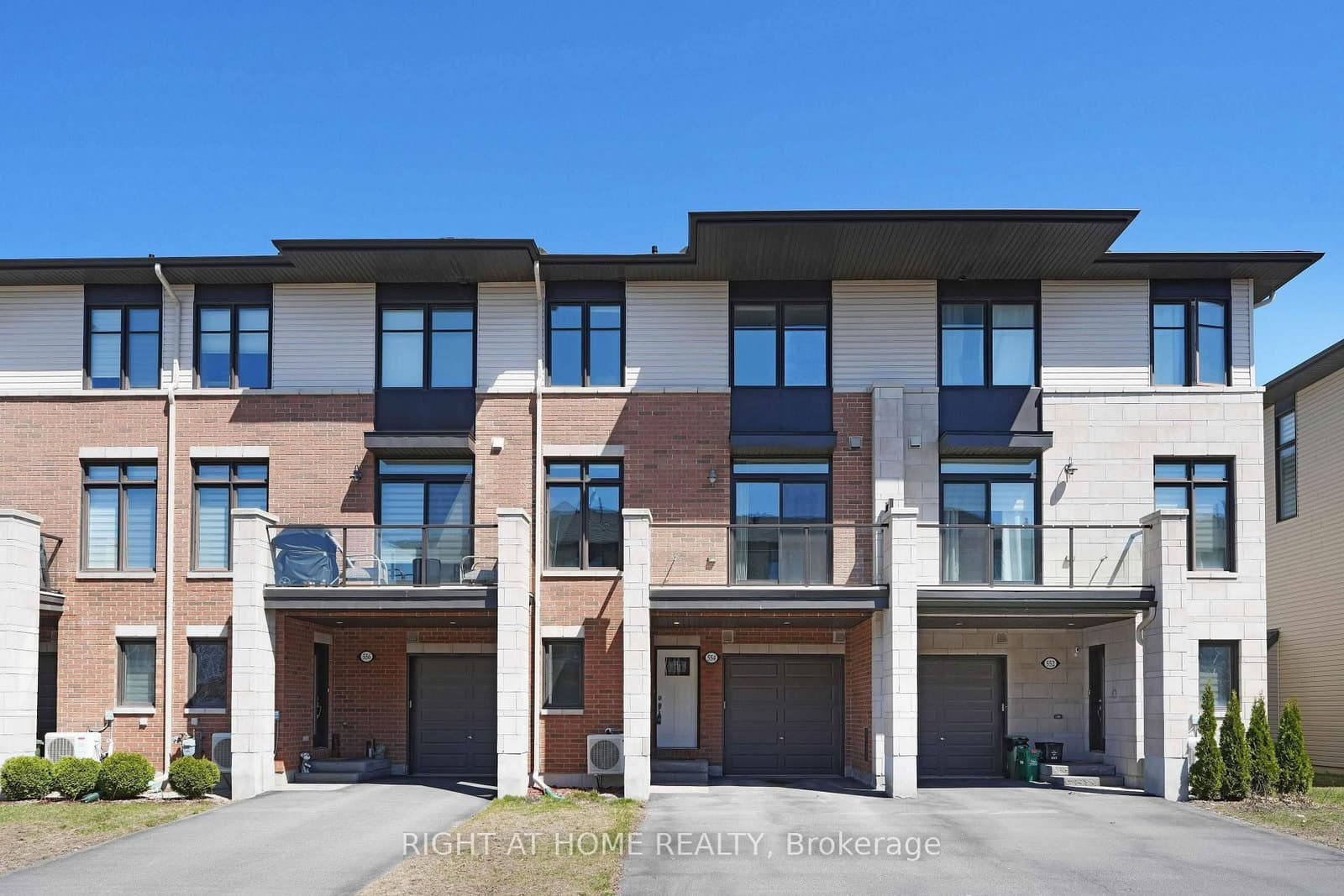 554 Labrador Crescent, Ottawa, ON