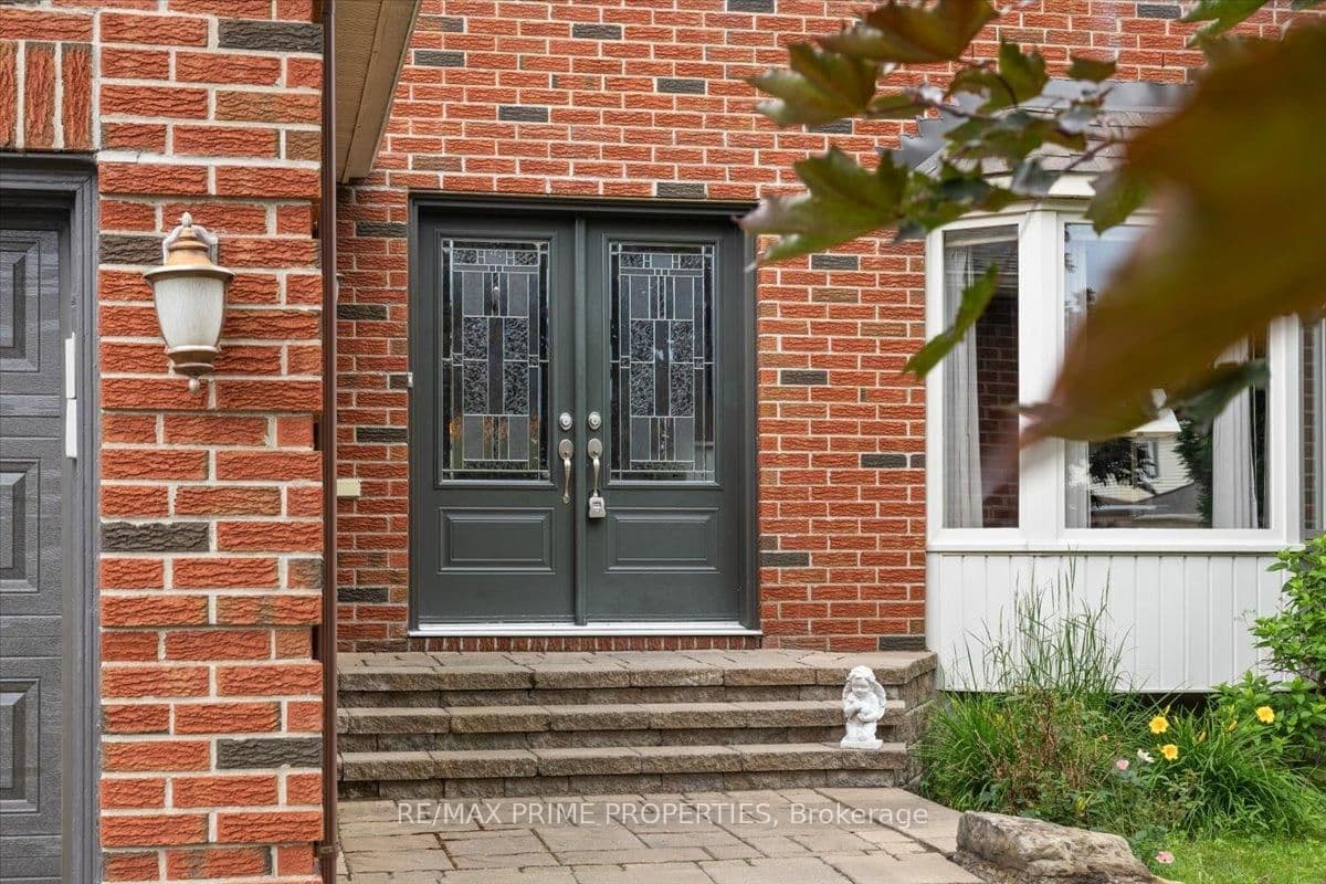 556 Falwyn Crescent, Orleans, ON — photo 2