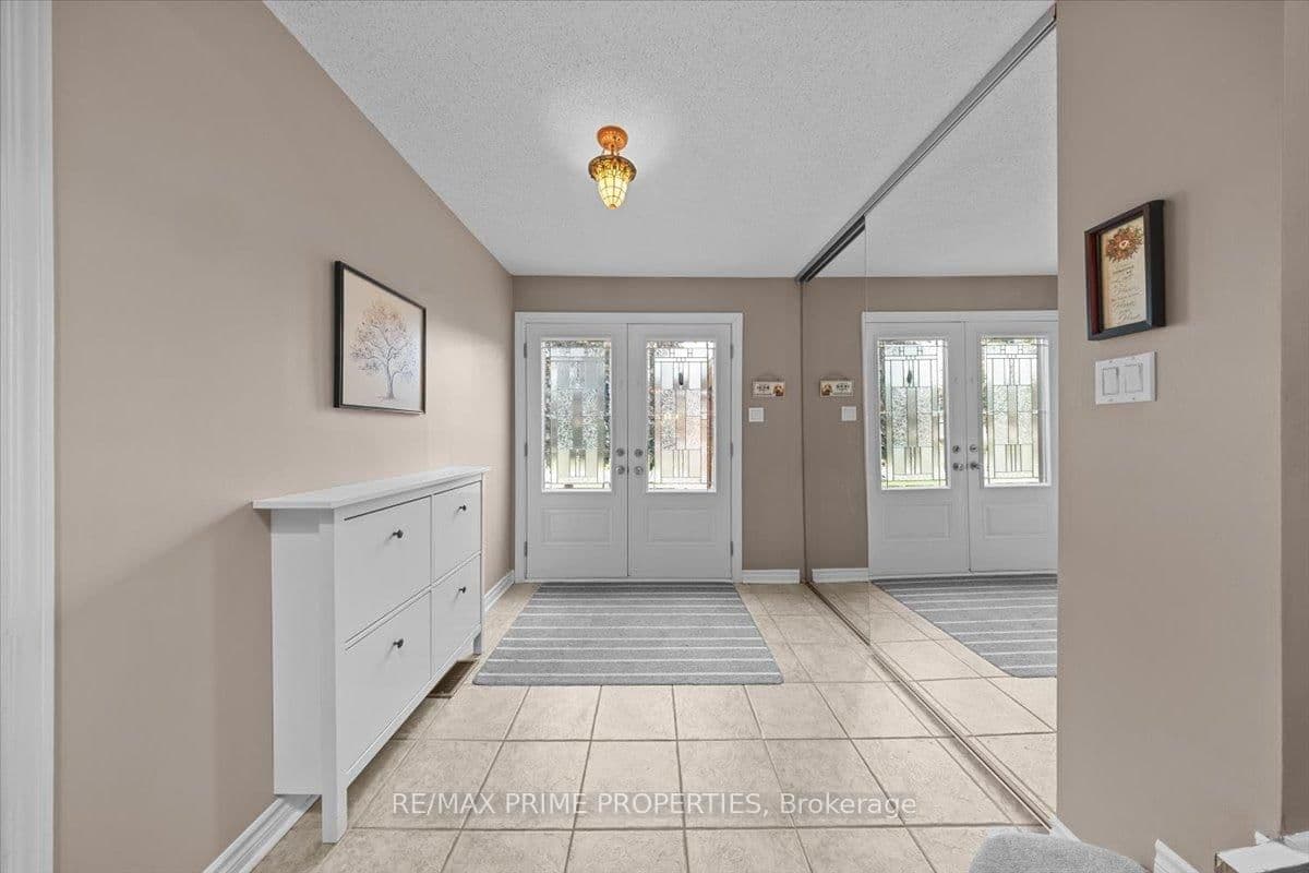 556 Falwyn Crescent, Orleans, ON — photo 3