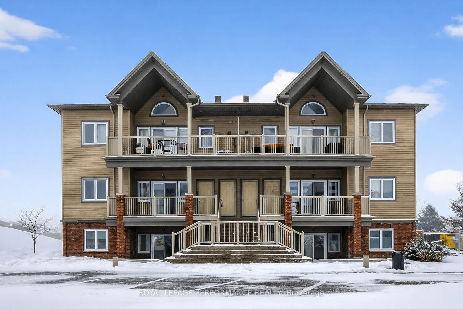B - 135 Harthill Way, Ottawa, ON