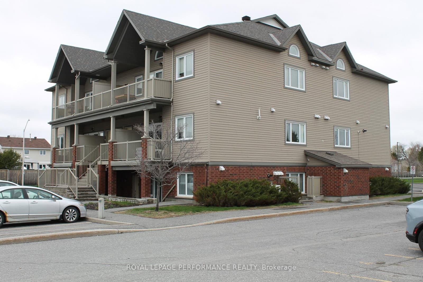 B - 135 Harthill Way, Ottawa, ON — photo 2