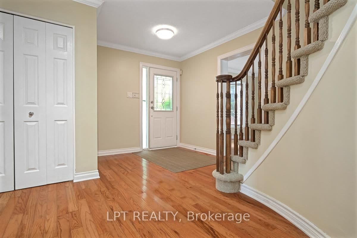 61 Shetland Way, Ottawa, ON — photo 3