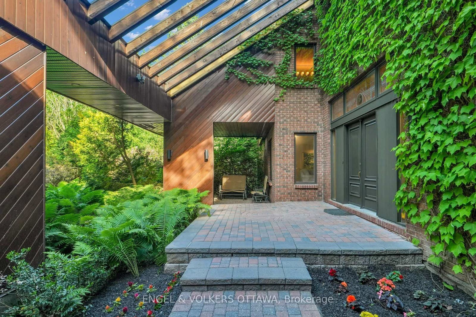 7 Mid Pines Grove, Ottawa, ON — photo 3