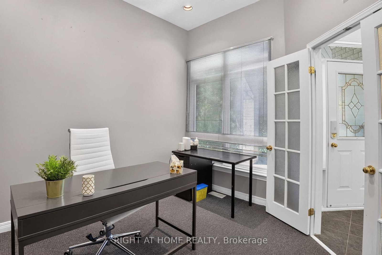 26 Evanshen Crescent, Ottawa, ON — photo 2