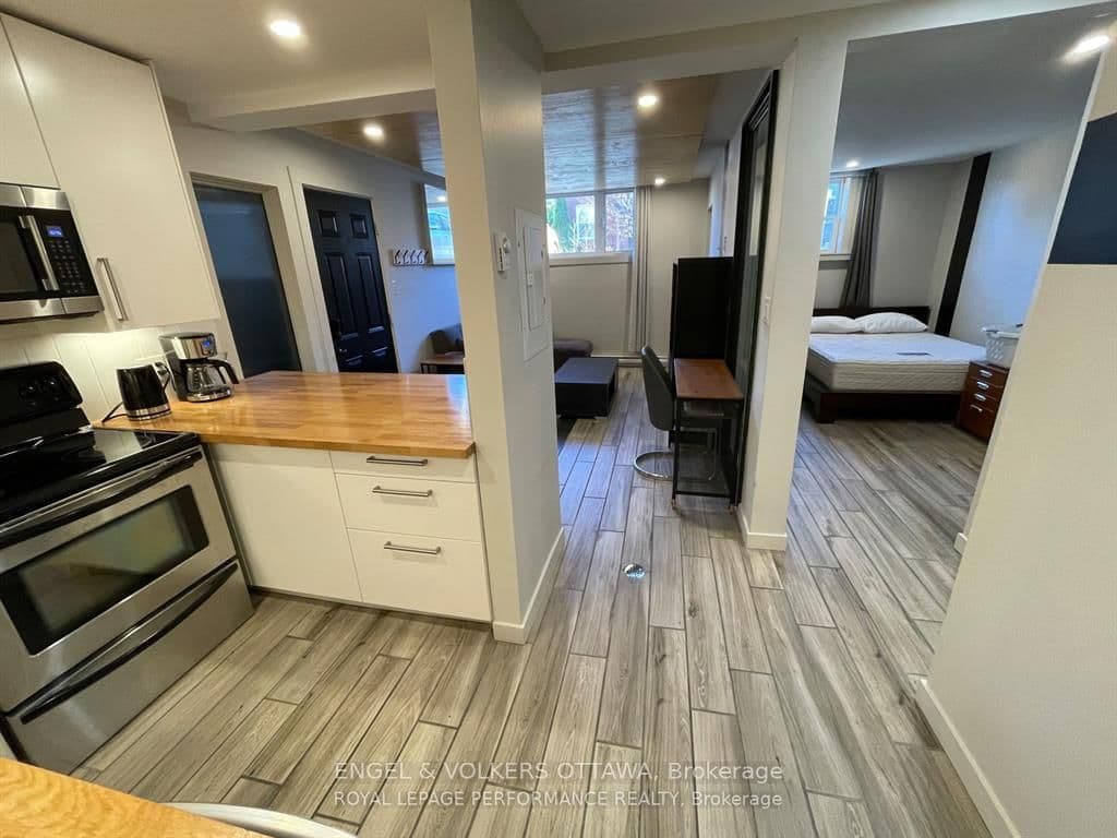 10 Sherbrooke Avenue, Ottawa, ON — photo 3