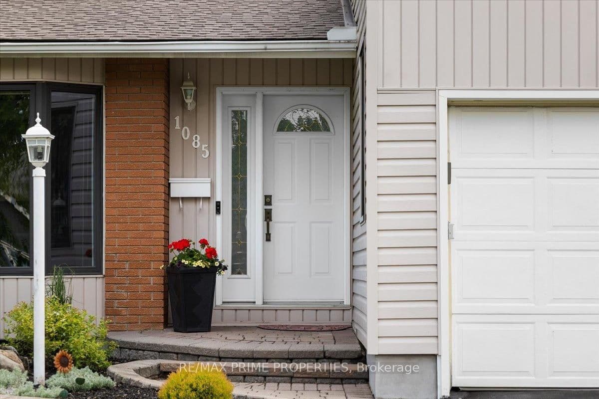 1085 Chateau Crescent, Ottawa, ON — photo 2