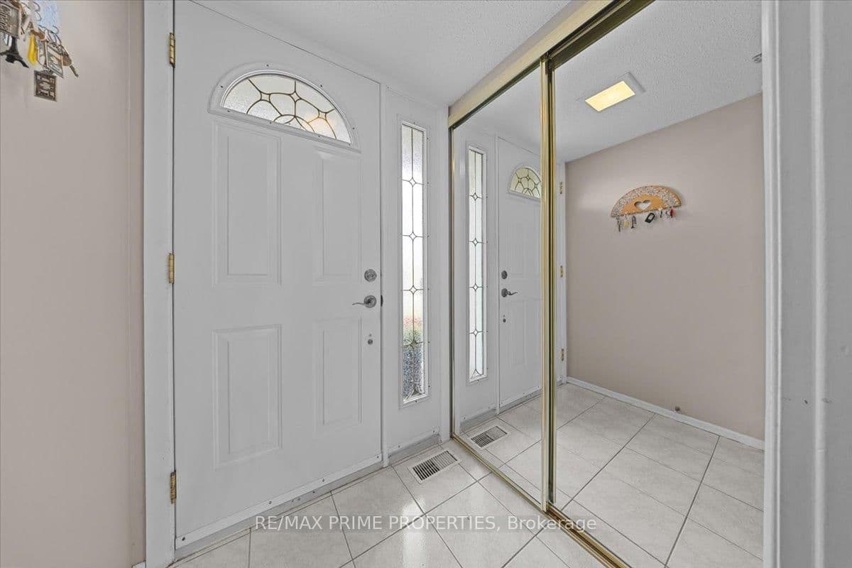1085 Chateau Crescent, Ottawa, ON — photo 3