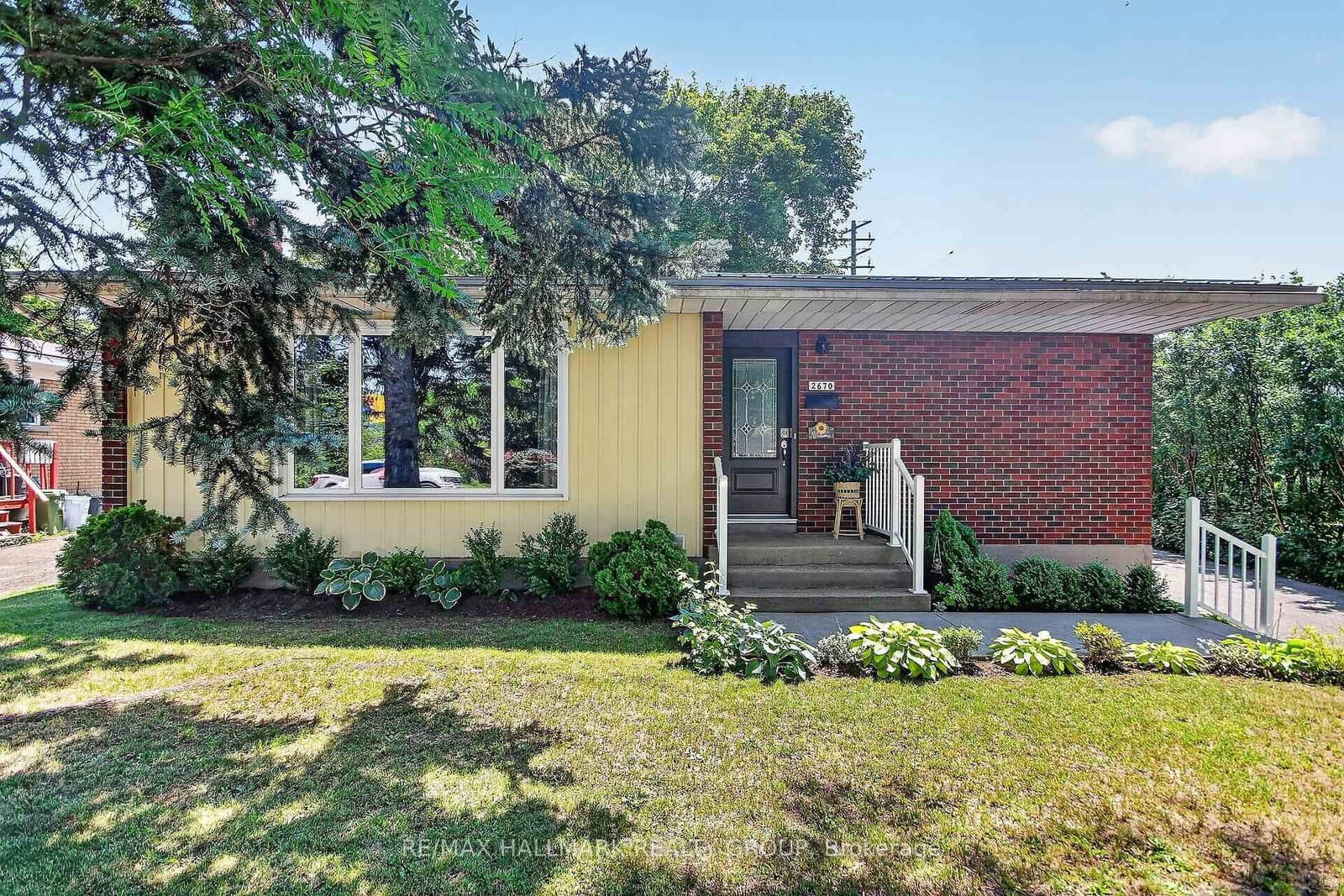 2670 Iris Street, Ottawa, ON