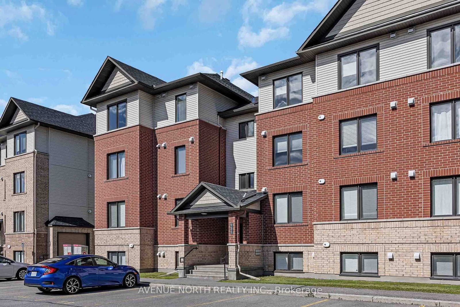 7 - 135 Bluestone Private, Ottawa, ON — photo 2