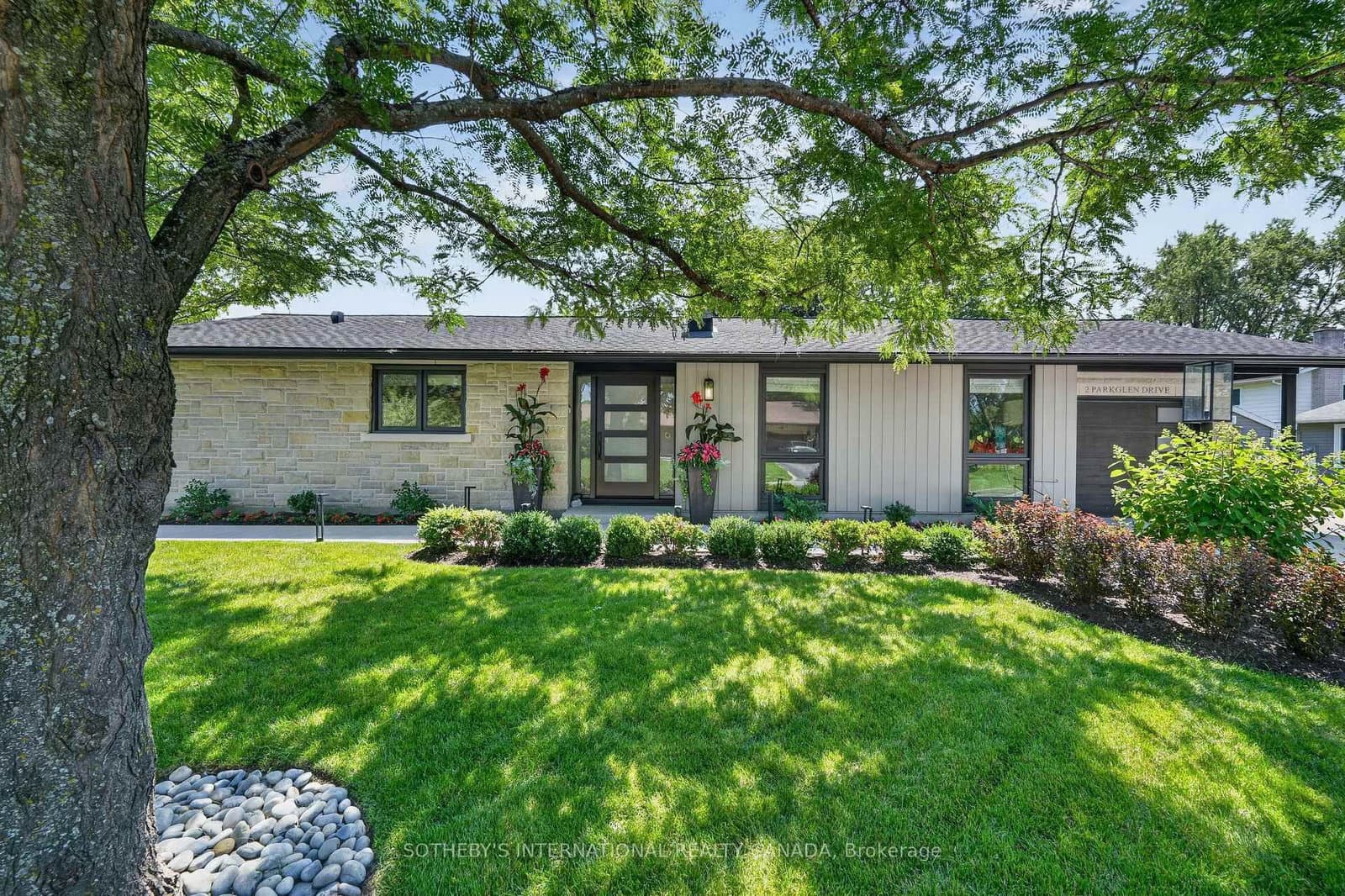 2 Parkglen Drive, Ottawa, ON
