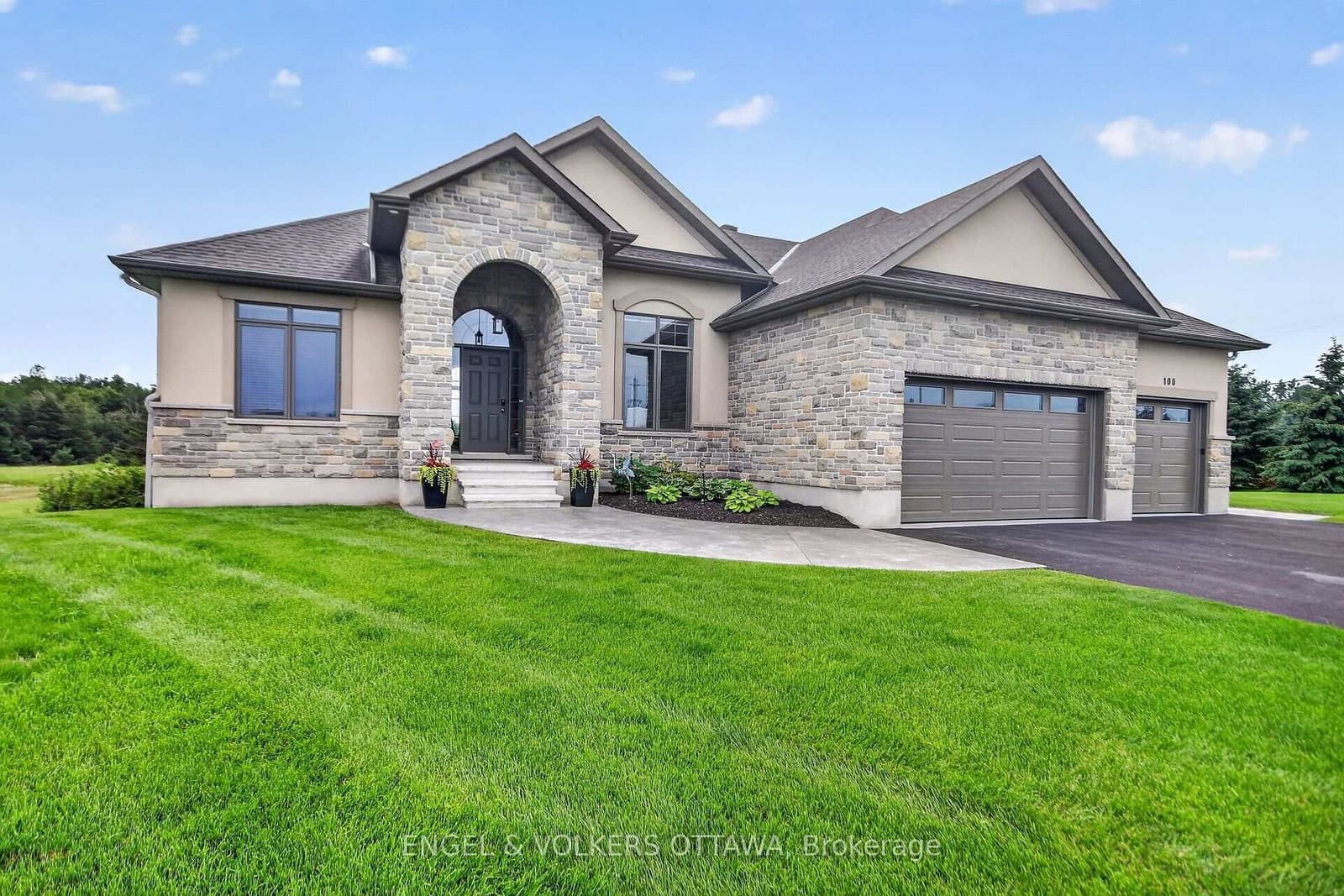 100 Lake Trail Road, Greely, ON — photo 2