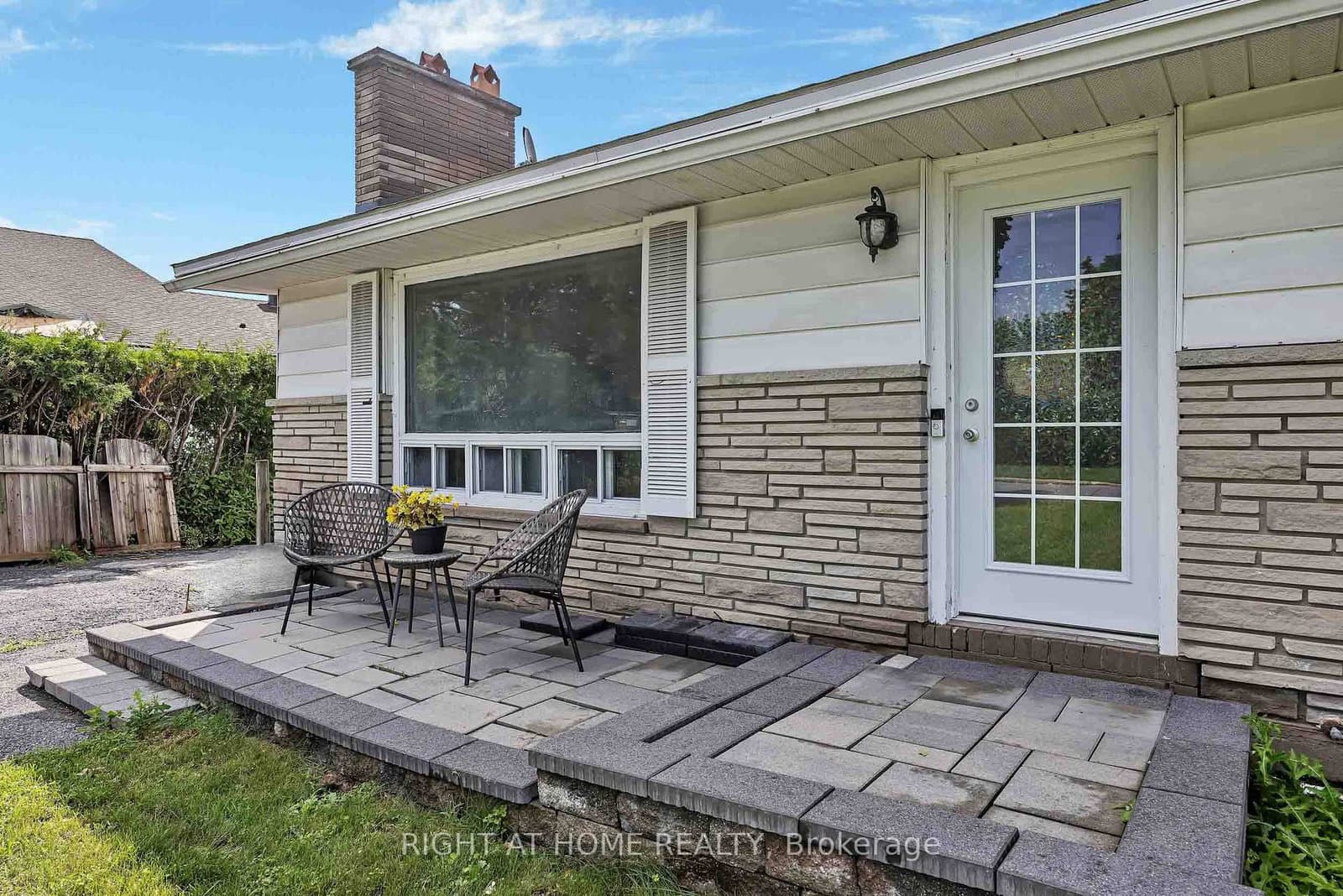 24 Largo Crescent, Ottawa, ON