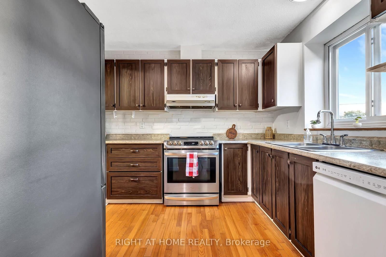 21 - 5 Hadley Circle, Ottawa, ON — photo 2