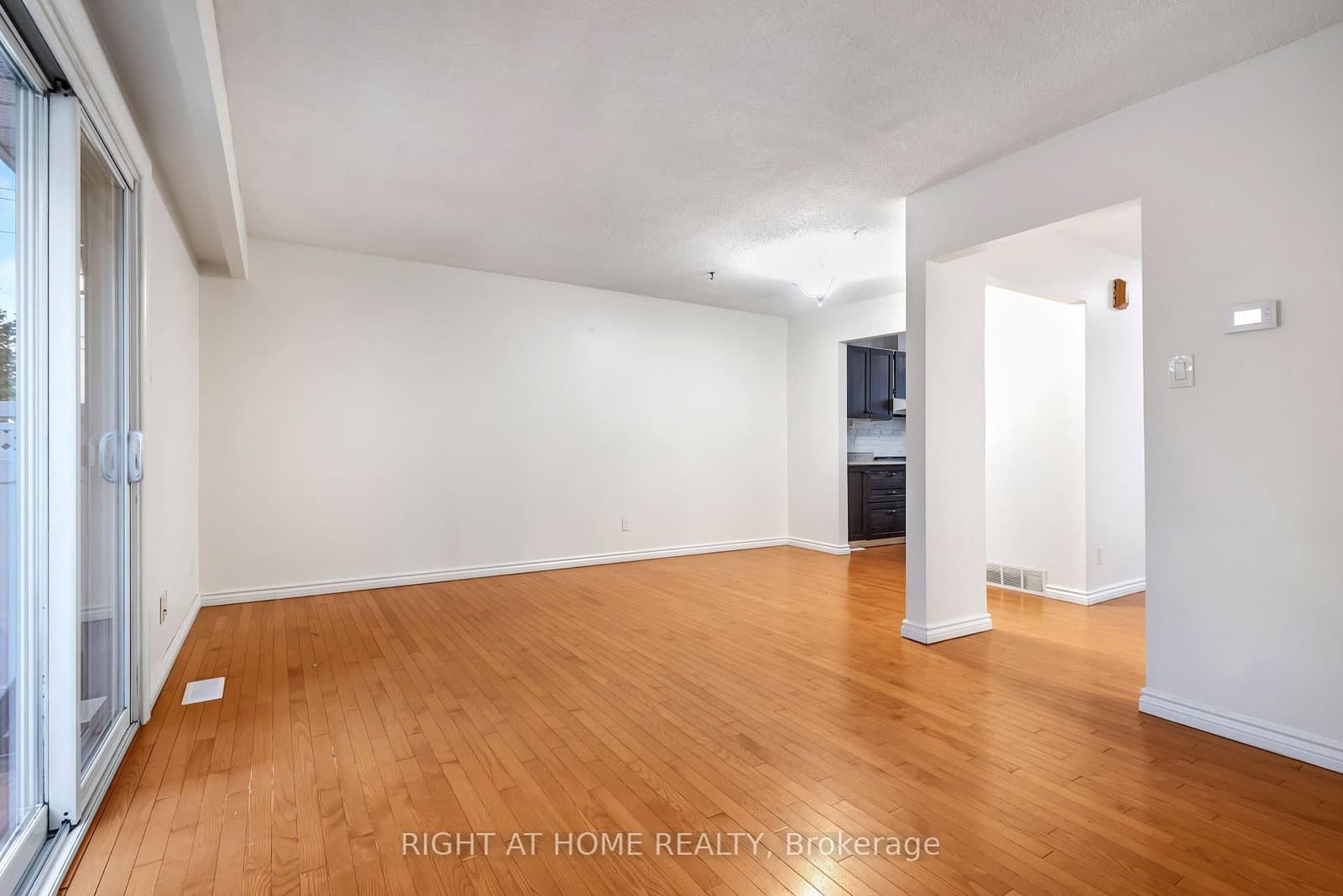 21 - 5 Hadley Circle, Ottawa, ON — photo 5