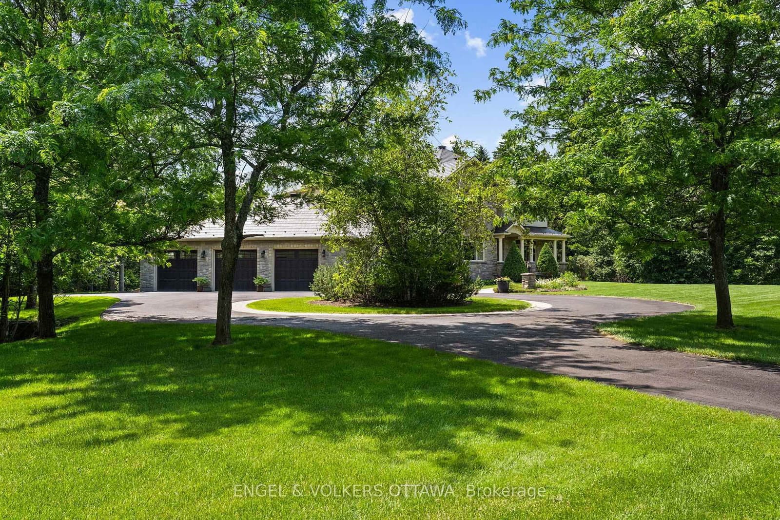 140 Lady Lochead Lane, Carp, ON — photo 4
