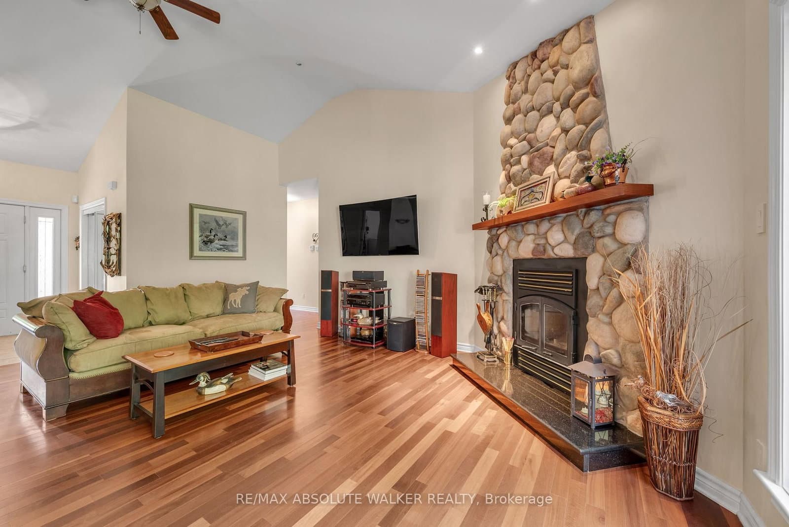 114 Hardwood Drive, Ottawa, ON — photo 6