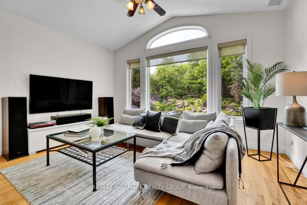 16 Hemlo Crescent, Kanata, ON — photo 12