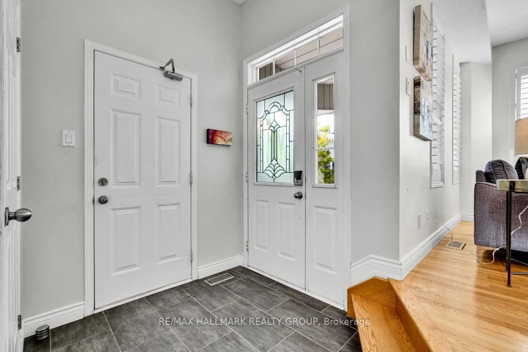 16 Hemlo Crescent, Kanata, ON — photo 4
