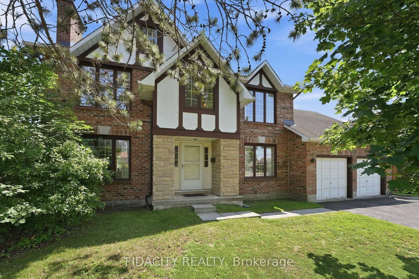 25 Pine Bluff Trail, Ottawa, ON — photo 1
