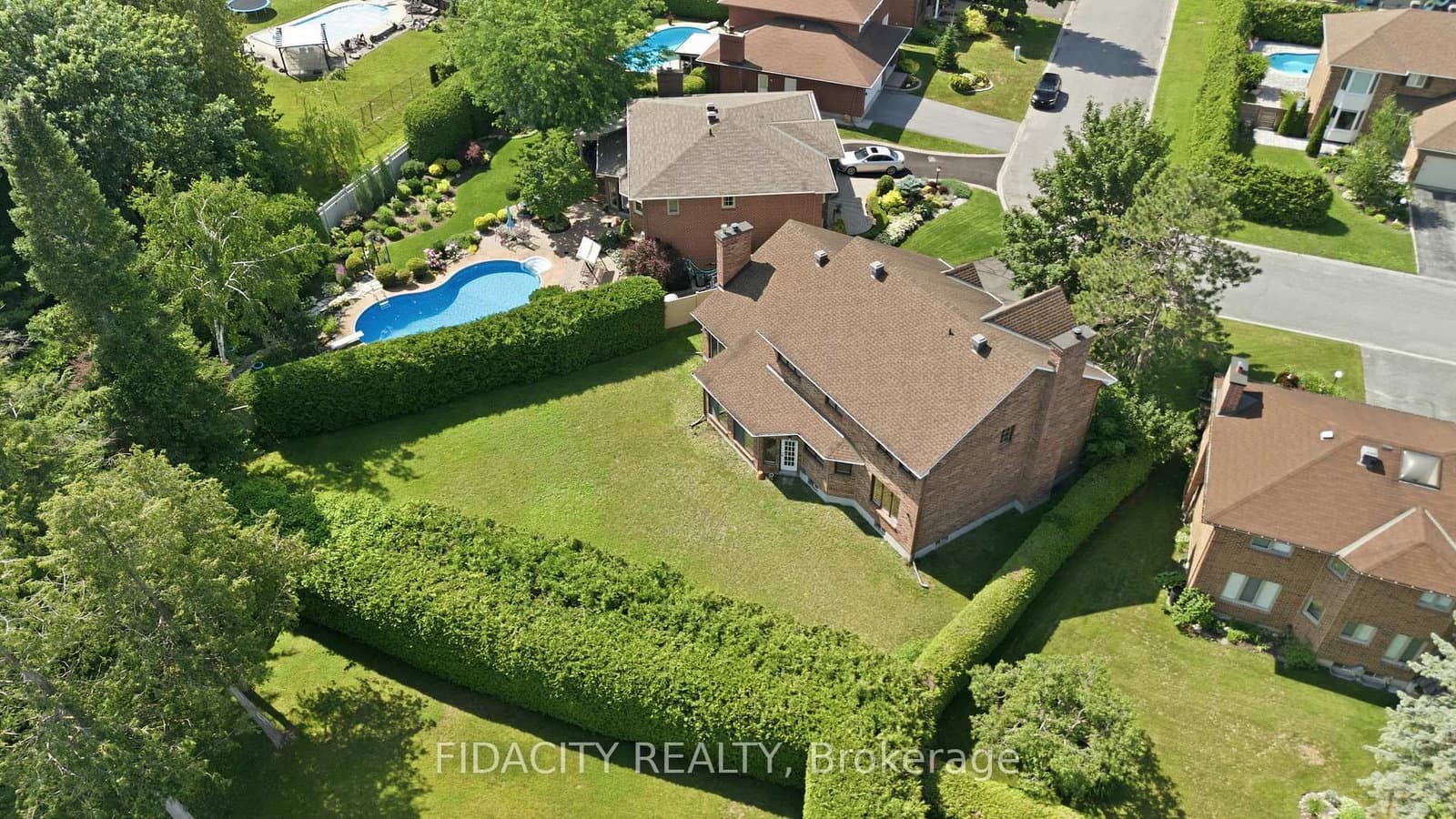 25 Pine Bluff Trail, Ottawa, ON — photo 2