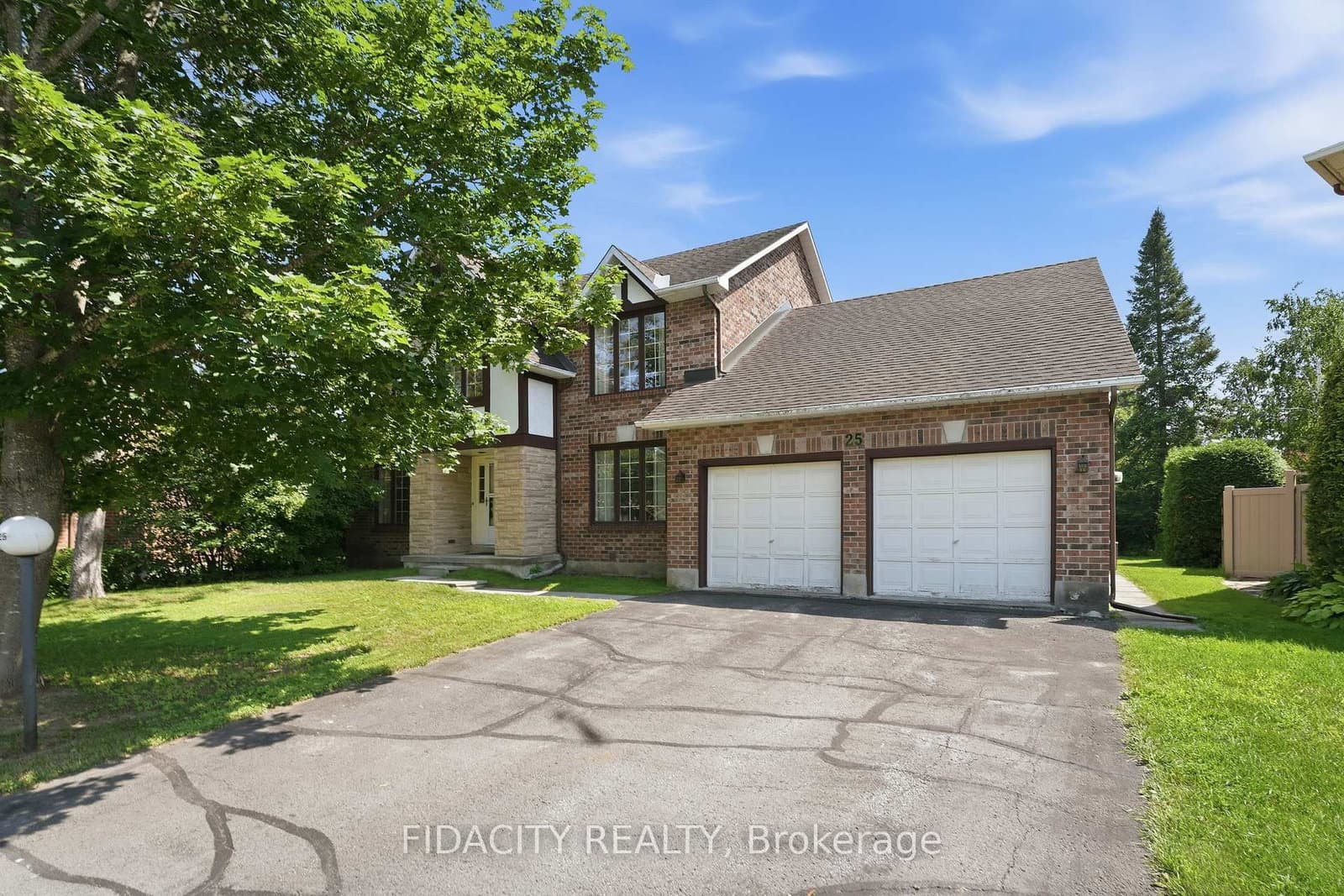 25 Pine Bluff Trail, Ottawa, ON — photo 3