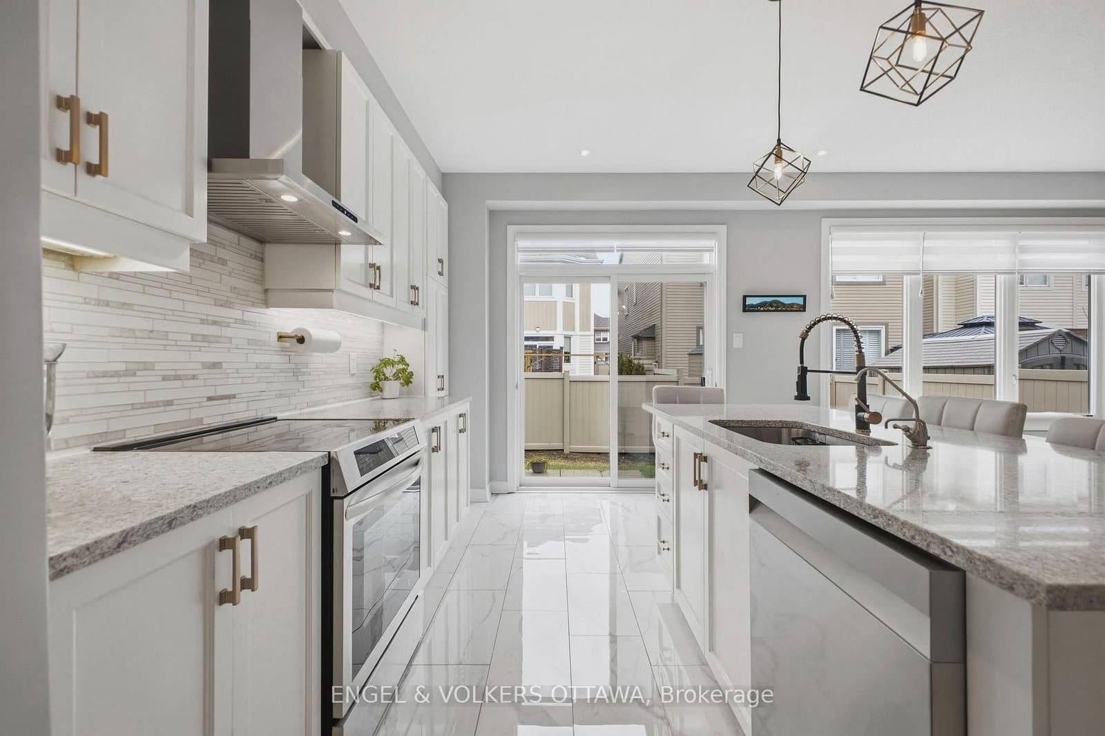 139 Switch Grass Crescent, Ottawa, ON — photo 6