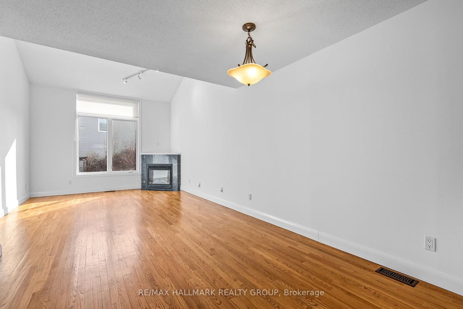 988 Lucille Way, Ottawa, ON — photo 9
