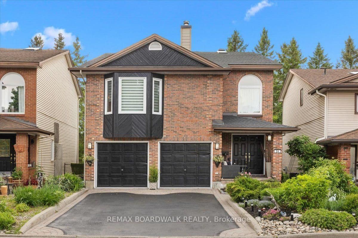 24 HACKETT Street, Ottawa, ON — photo 1