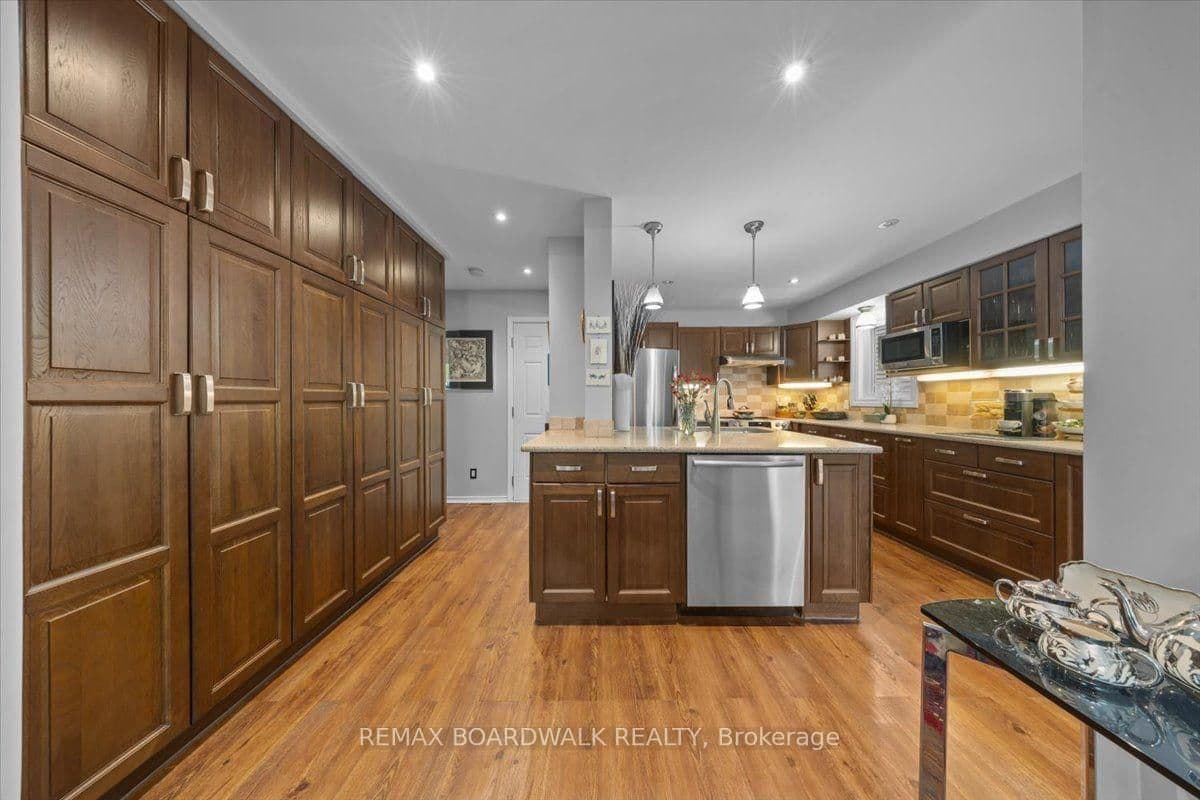 24 HACKETT Street, Ottawa, ON — photo 13