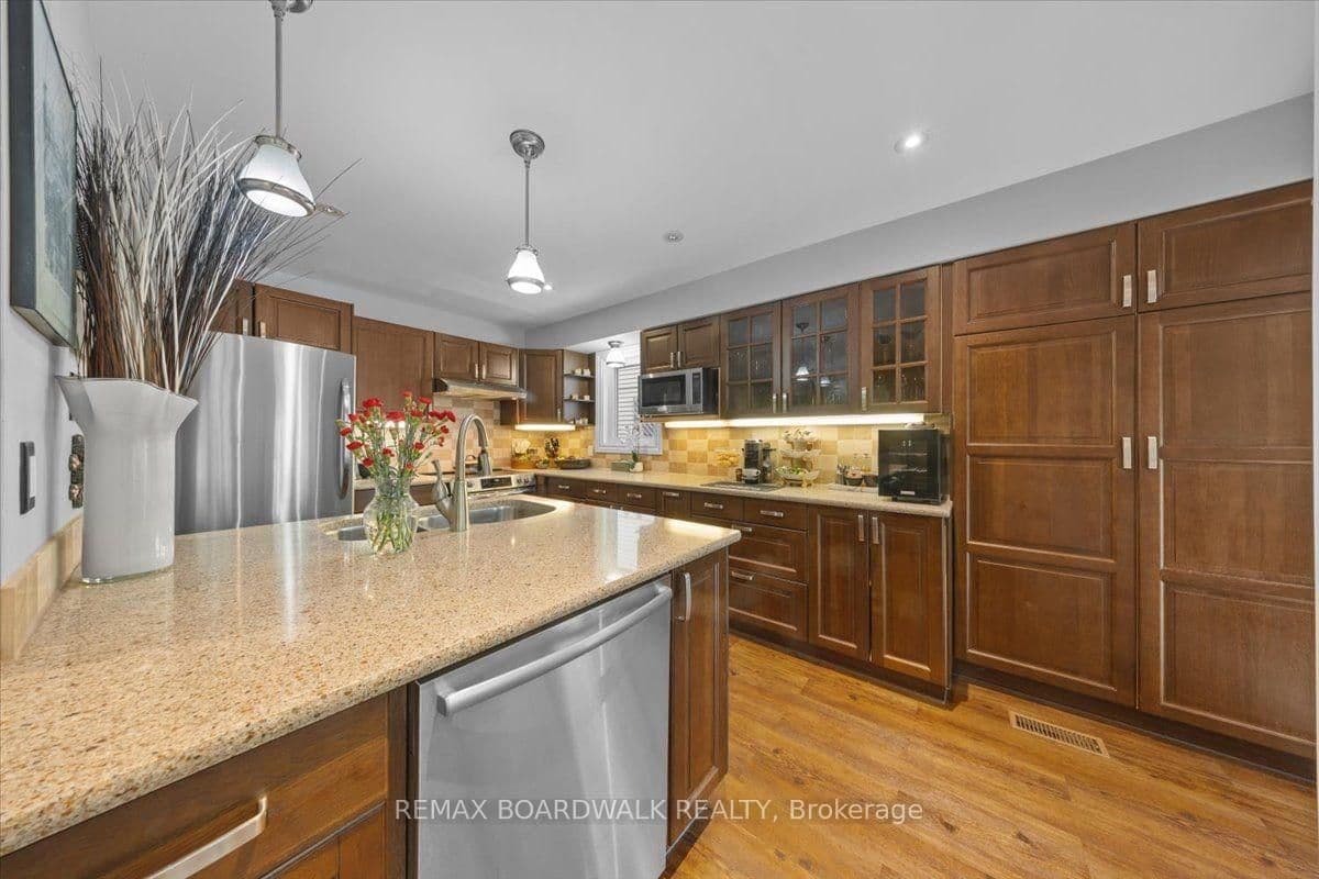 24 HACKETT Street, Ottawa, ON — photo 14
